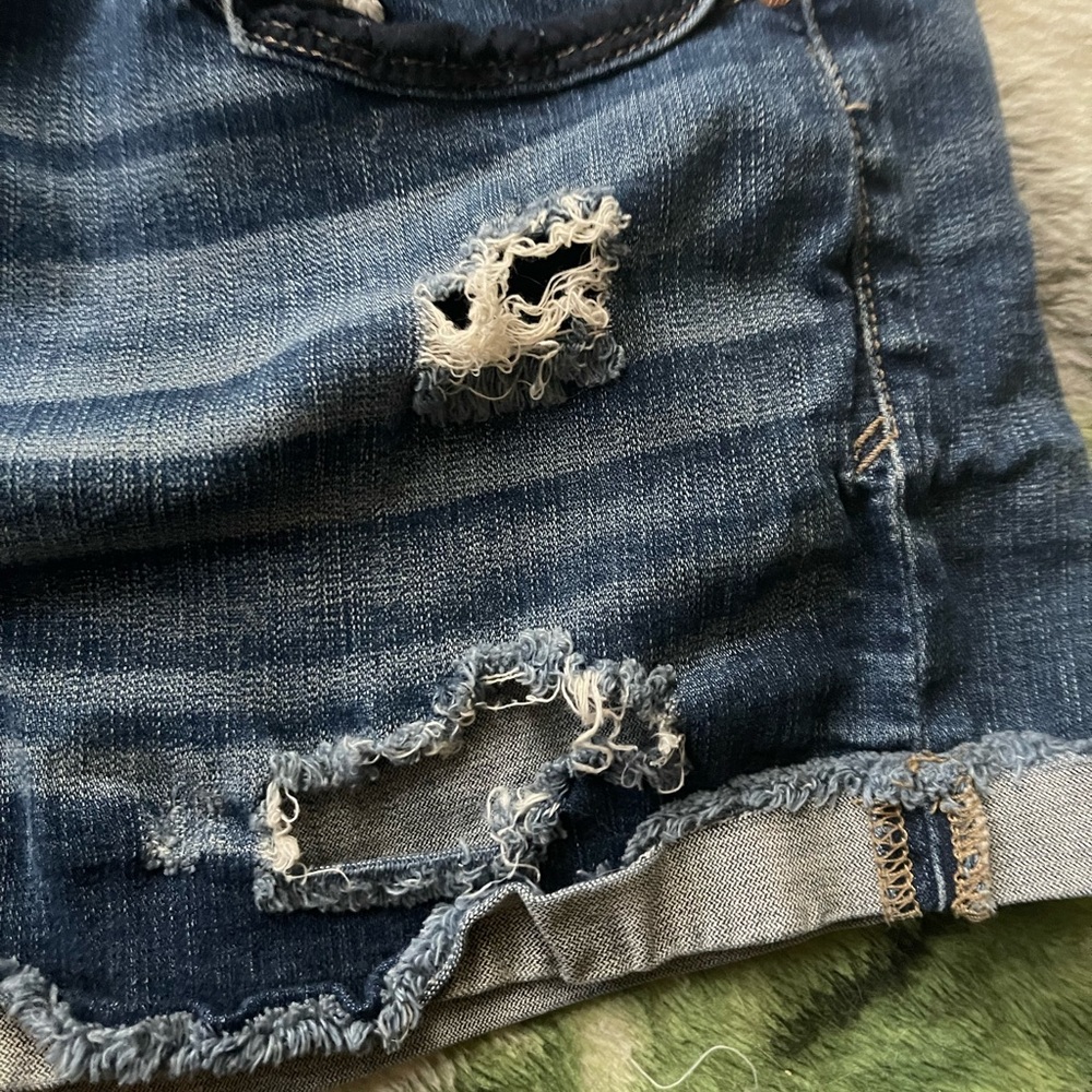Mudd Flex Stretch High Rise Woman’s Shortie Distressed Dark Blue Jean Shorts 15 - Picture 8 of 10